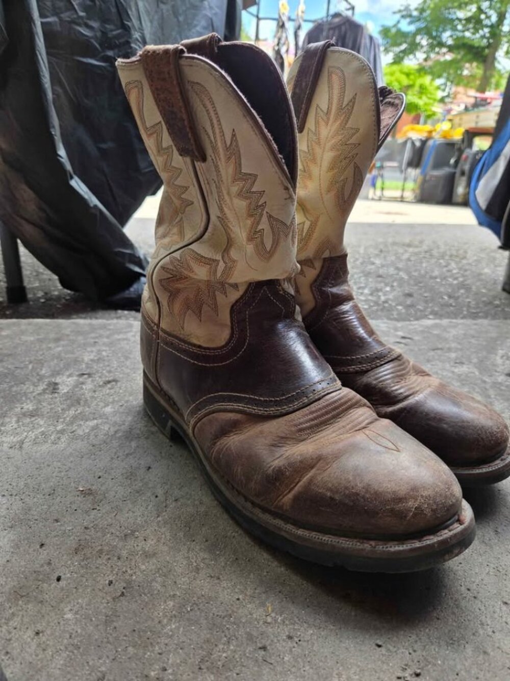 Size 10.5 Men's Justin Boots Brown Leather Cowboy Work Boot